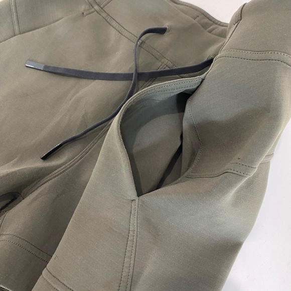 Lululemon shorts - Picture 4 of 8